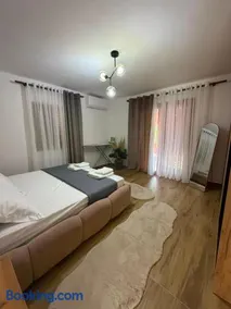 The Canyon House - Image 3
