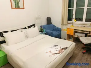 Huawei Private room & Single bed with host & 1 min to Metro - Later Check-in After at 19 - I do not like people do not respect the time - no people do not come back for sleep before midnight 24 - no book - LGBT friendly - Image 2