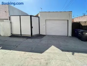 The Heart of Belmont Shore - Image 4