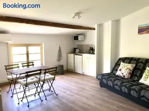 Logement neuf et climatisé, au coeur du village - Image 1