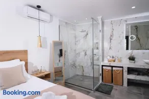 Aphrodite Luxury Accommodation - Image 4