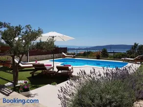 Holiday home Magic view with private heated pool - Image 1