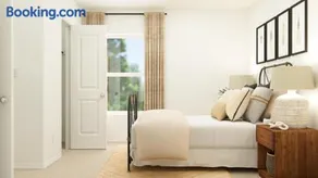 Cozy 4 Bedroom Family Retreat - Image 4