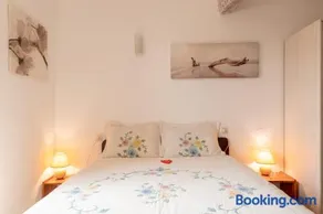 La Petite Maison - Image 1