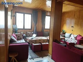 Atlas Chalet Armed - Image 1