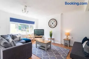 Modern three bedroom home in Castle Donington - Image 5