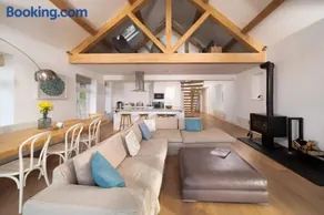 Ocean Penthouse, Contemporary Apt, Sleeps 6, Balcony and Terrace, Parking - Image 2