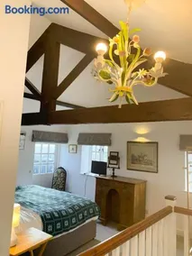 2 Stable Cottage, Llanbethery - Image 4