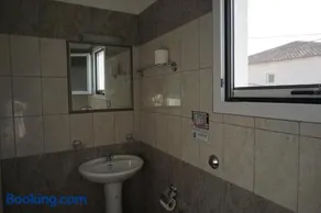 Eliza's apartments and studios - Image 3