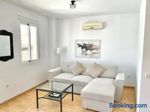 Apartment with terrace - Image 2