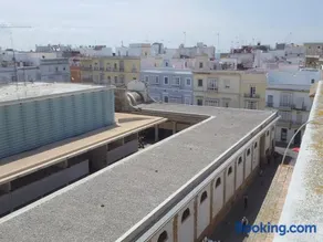 Apartamento en pleno centro de Cadiz con parking economico - Image 4