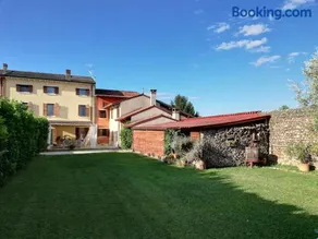 Appartamento RESIDENZA LA CORTE Verona a 10 minuti di auto dall'Arena- piano terra con terrazza esclusiva, giardino, piscina e comodo posto auto - Image 2