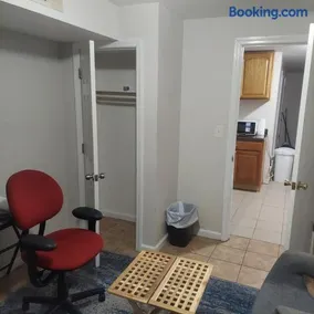 Cosy Bedroom 12mins to Airport Prudential NJIT UMDJ Penn Station - Image 2