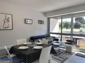 T2 rénové à 100m de la plage avec balcon et parking privé - FR-1-481-181 - Image 1