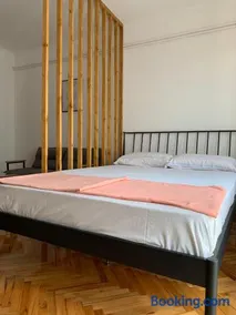 Comfy Studio - 1 minute walk to Delta Planet - Image 2