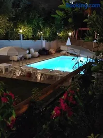 Luxury villa with pool - Image 3