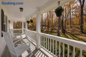 Woodland Retreat - Modern Comfort Near Nashville - Image 2