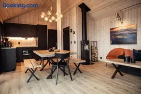 Sunset Island Retreat, Ocean Cabin with Hot Tub - Image 4