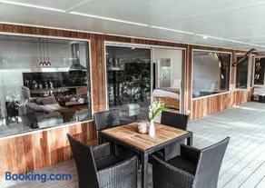 Bruny Island Oceanfront Luxe Cabin with Spa - Image 5
