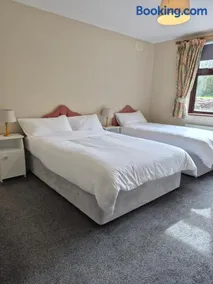 Hilltown House - Room Only - Image 3