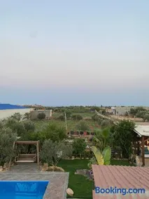 Private Authentic Villa Pool & Garden - Maison Manjo - Image 4