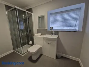 Lewis Gethin House, Newly renovated cottage sleeps 9, close to bike park wales - Image 3
