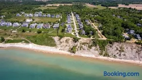 Sunset Haven with Hot Tub Lake Michigan Views Family Friendly - Image 5