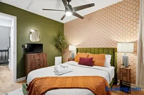 Heritage Haus - Stylish 2BR w Deck Near Marietta Square, Dogs OK - Image 3
