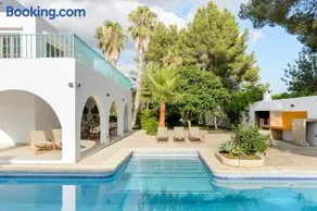 Villa Maria - Luxury Getaway - Image 2