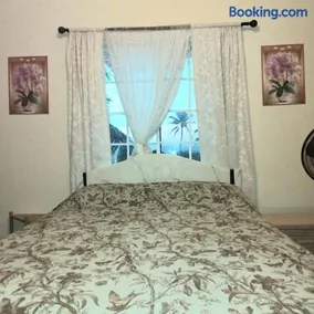 Private Room in Santa Cruz - Image 3