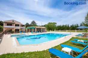 Nikos Pool House & Apartments - Image 4