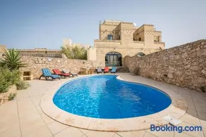 3 Bedroom Holiday Home with Private Pool and Views - Image 3