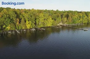 Cabin 6 - Image 3