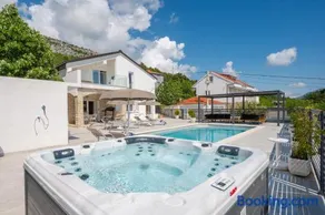 Villa Magnolia I Heated Pool & Hot Tub near Omiš, 10 Guests - Image 2