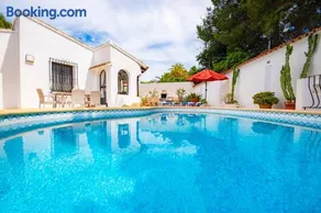 Villa Yvonne - chill out, free WIFI, close to facilities - Image 1