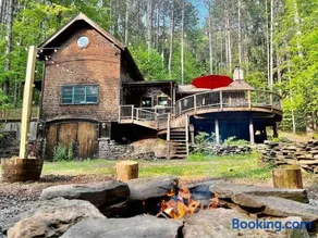 Stunning Catskills Cabin - Image 2
