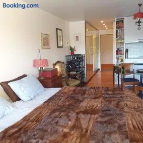 Beau studio avec piscine et terrasse à Crans Montana - Image 2