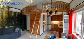 Comfortable Cottage at Scenic Lake - Image 4