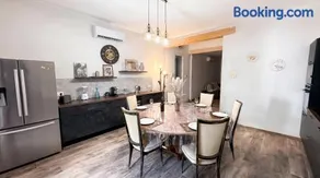 Maison familiale avec piscine privée - Image 2