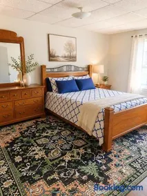 Fall River Stay Urban Haven Entire Suites Cozy 4BR - Image 4