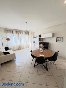 Sydney Apartment - Image 1