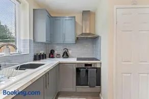 Contractor Base, 3BR, Free Parking, Fast Wi-Fi - Image 5