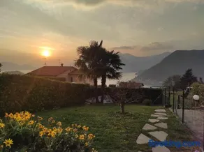 CasaDolcelago Sulzano Villa con Giardino Vista Lago Parking Free - Image 2