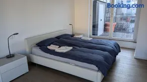 Doppelzimmer in großer Wohnung oberste Etage zentral gelegen DoubleBedroom in spacious Apartment on top floor central Munich - Image 1