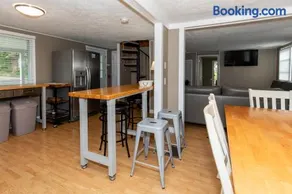 Cottage Near Cedar Point & Beach - Image 2