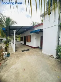Joes Resthouse - Image 1