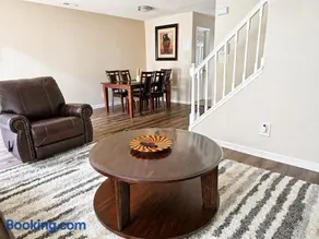 Spacious 3BR Retreat Perfect for Groups Near Downtown - Image 3