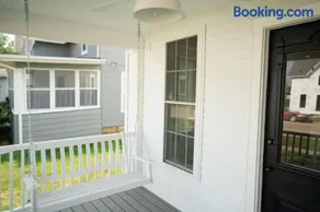 Restored Queen Anne Cottage - Image 3