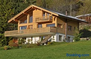 Chalet Lyngen - Image 1