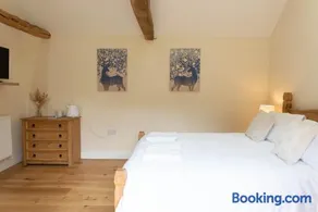 Lovely 1-bed studio & bathroom in converted barn near Newark Show-Ground - Image 2